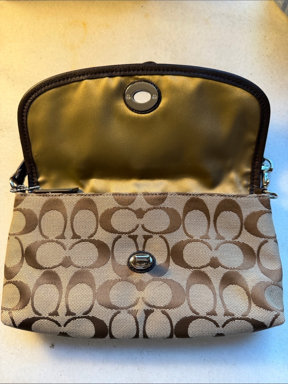 Coach Turn-lock Mini/Wristlet - Picture 2 of 8